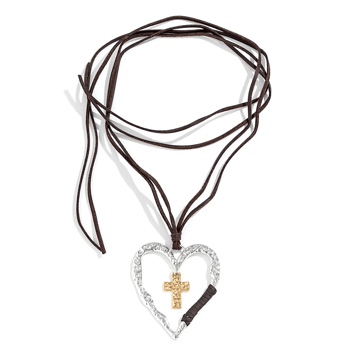 Collar Bohemio con Marco Texturizado en Forma de Corazón y Charms de Cruz con Cordón de Cuero