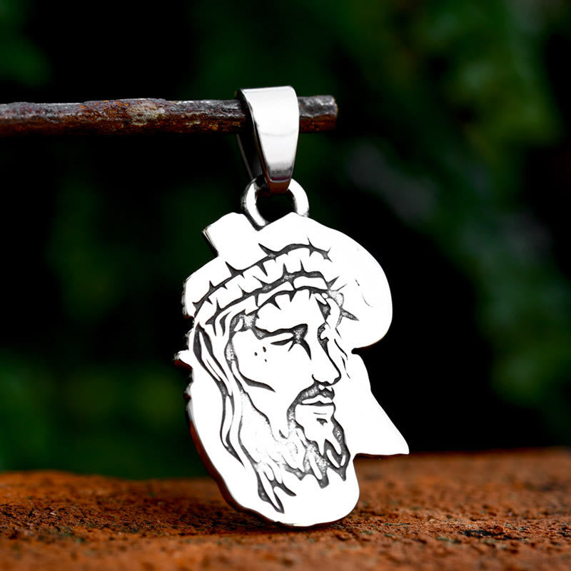 Collar con Colgante de Cruz Clásico de Jesús con Corona de Espinas: El Alma se Encuentra con la Bendición