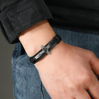 Pulsera Ajustable de Cuero Marrón o Negro de Estilo Clásico con Crucifijo