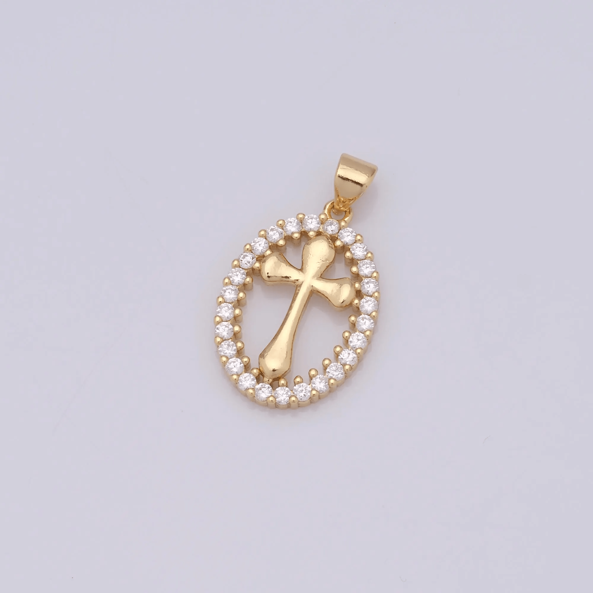 Collar de Cruz Ovalado Elegante con Halo de Cristal: Un Regalo Precioso de Fe