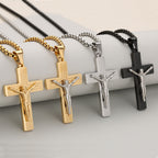Collar de Crucifijo Elegante Símbolo de Devoción Disponible en Cuatro Tonos