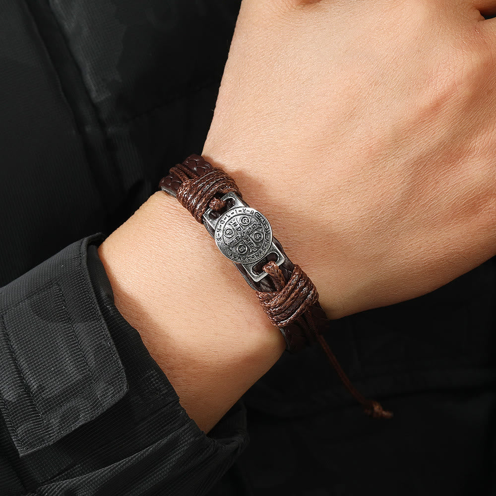 Pulsera de Cuero Clásica de 2 Colores de San Benito: Símbolo de Fe y Coraje
