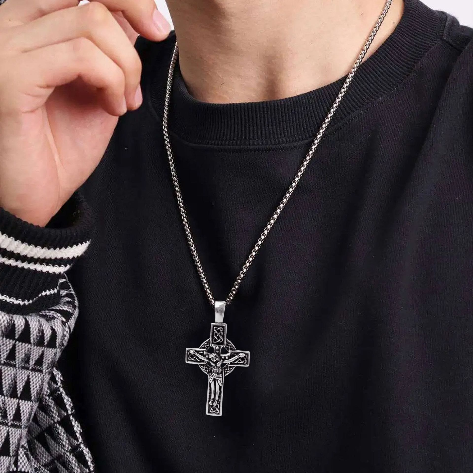 Colgante de Crucifijo de Nudo Celta de Fe Eterna: Cristo en la Cruz