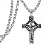 Collar de Crucifijo con Colgante de Nudo Celta de Fe Eterna: Cristo en la Cruz