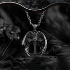 Collar con Colgante de Cruz y Alas de Ángel Guardián: Joyería de Protección Espiritual