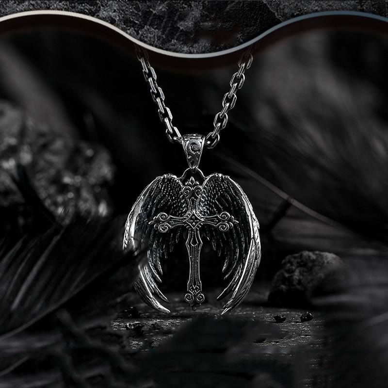 Collar con Colgante de Cruz y Alas de Ángel Guardián: Joyería de Protección Espiritual