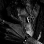 Colgante de Cruz con Alas de Ángel Guardián: Joyería de Protección Espiritual