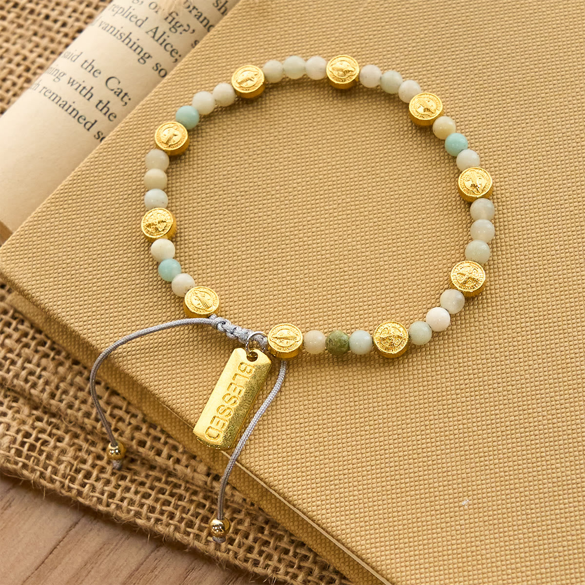 Tobillera de Bendición de San Benito en Dos Colores con Perlas de Piedra Natural Suave