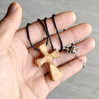 Collar con Colgante de Cruz de Madera : Joyería de Fe Cristiana