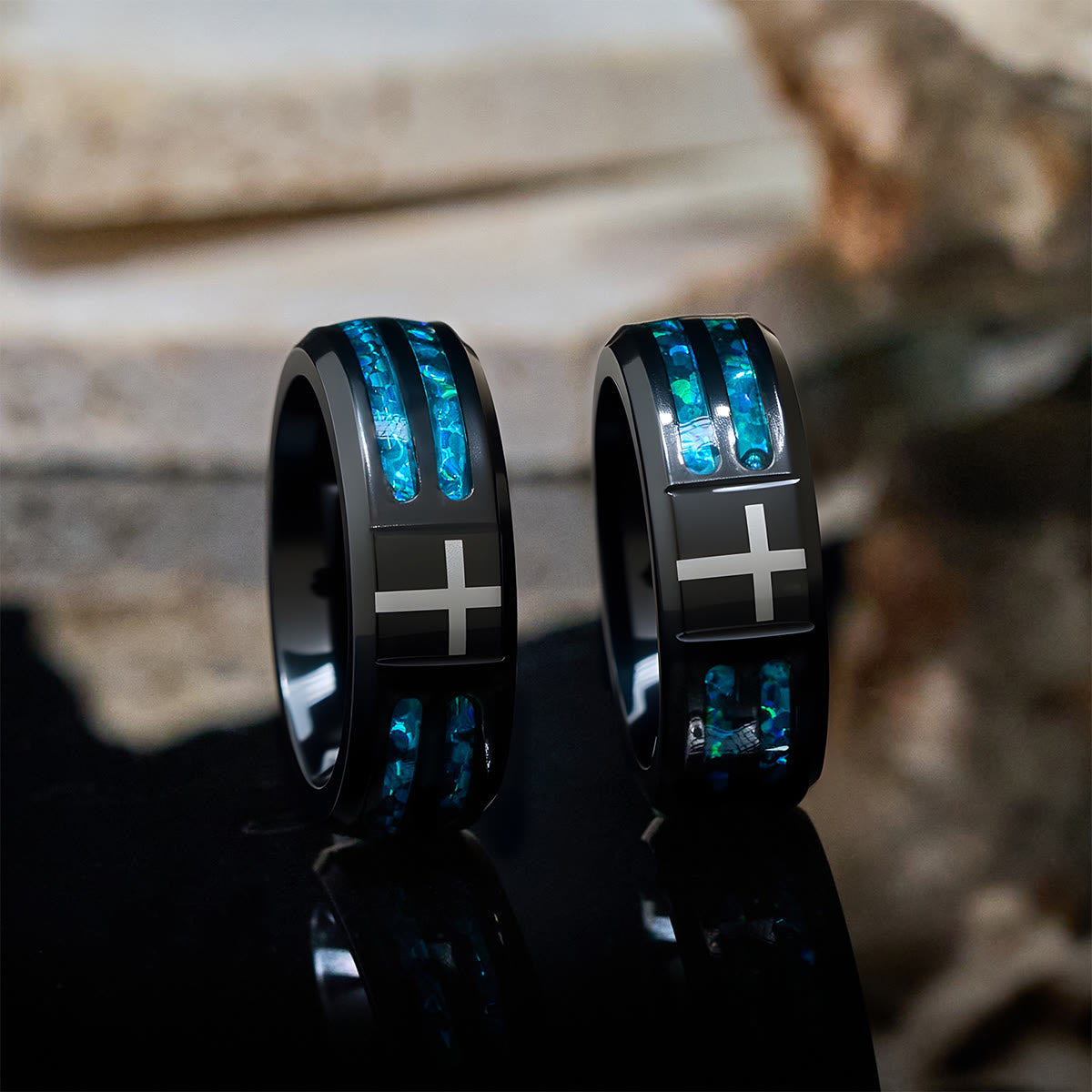 Anillo de Cruz de Acero de Titanio Moderno con Incrustación Azul Láser: Serenidad en la Luz Azul de Cristo