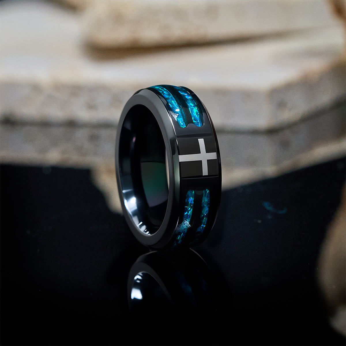 Anillo de Cruz de Acero de Titanio Moderno con Incrustación Azul Láser: Serenidad en la Luz Azul de Cristo