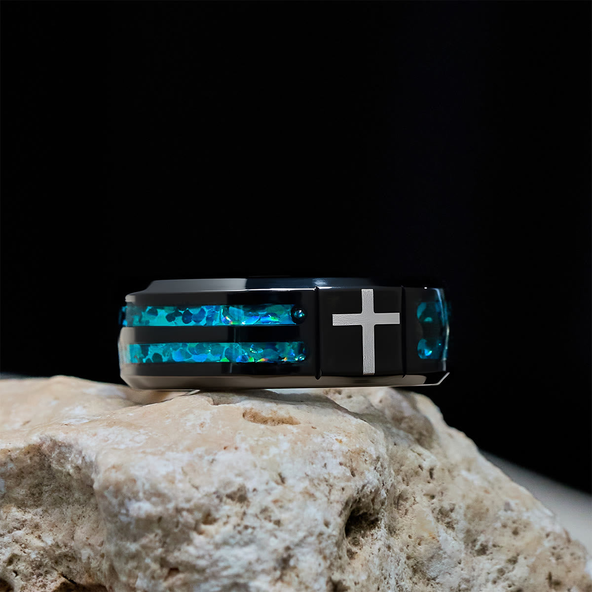 Anillo de Cruz de Acero de Titanio Moderno con Incrustación Azul Láser: Serenidad en la Luz Azul de Cristo