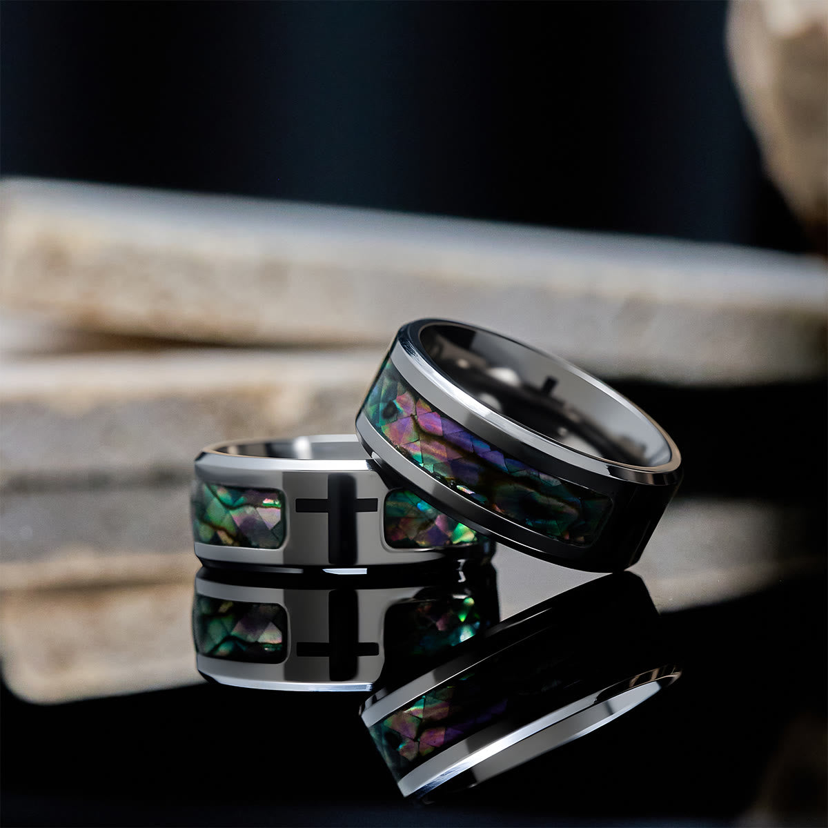 Anillo Minimalista de Fe en Titanio con Incrustaciones de Colores de Vidrio Esmaltado Brillantes