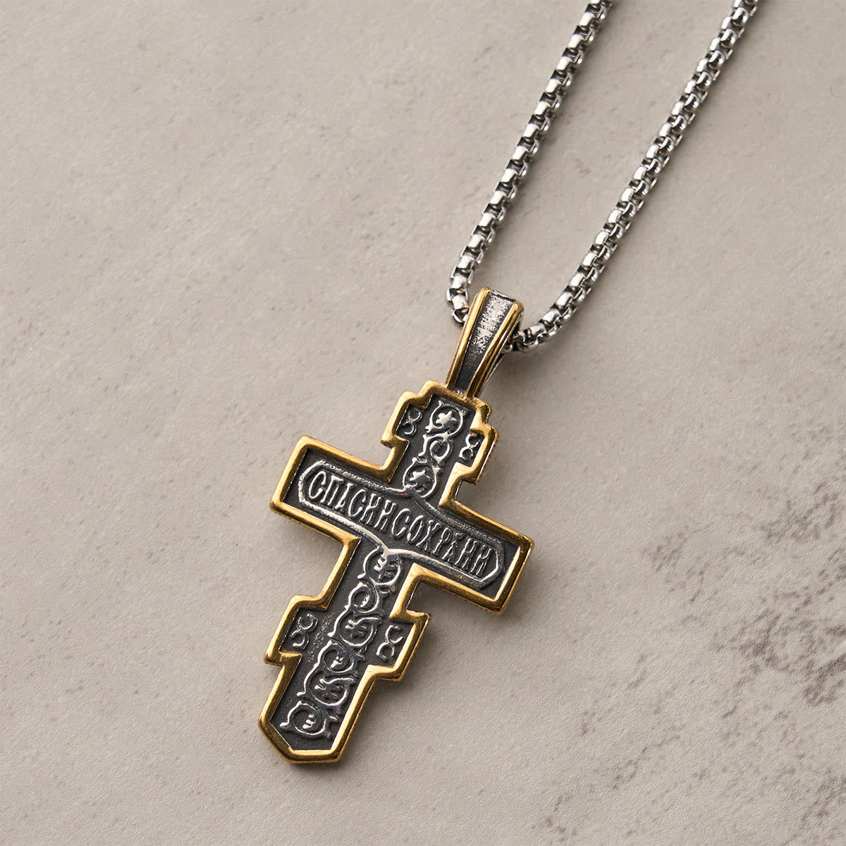 Collar de Crucifijo Ortodoxo en Dos Colores con Profundo Significado Espiritual