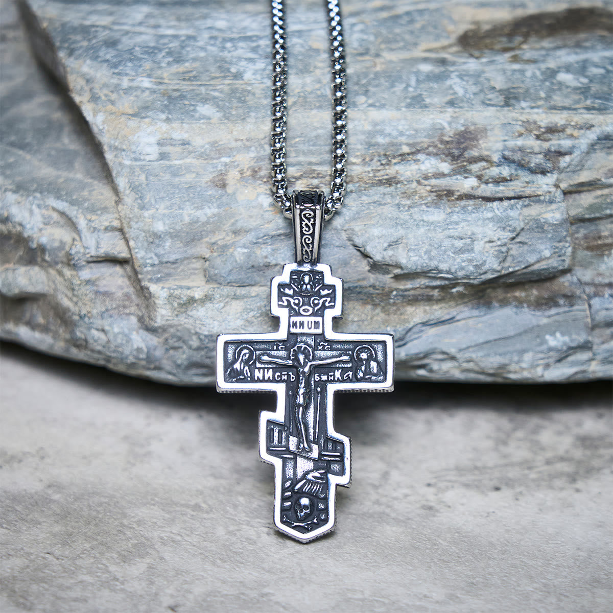 Collar de Crucifijo Ortodoxo en Dos Colores con Profundo Significado Espiritual