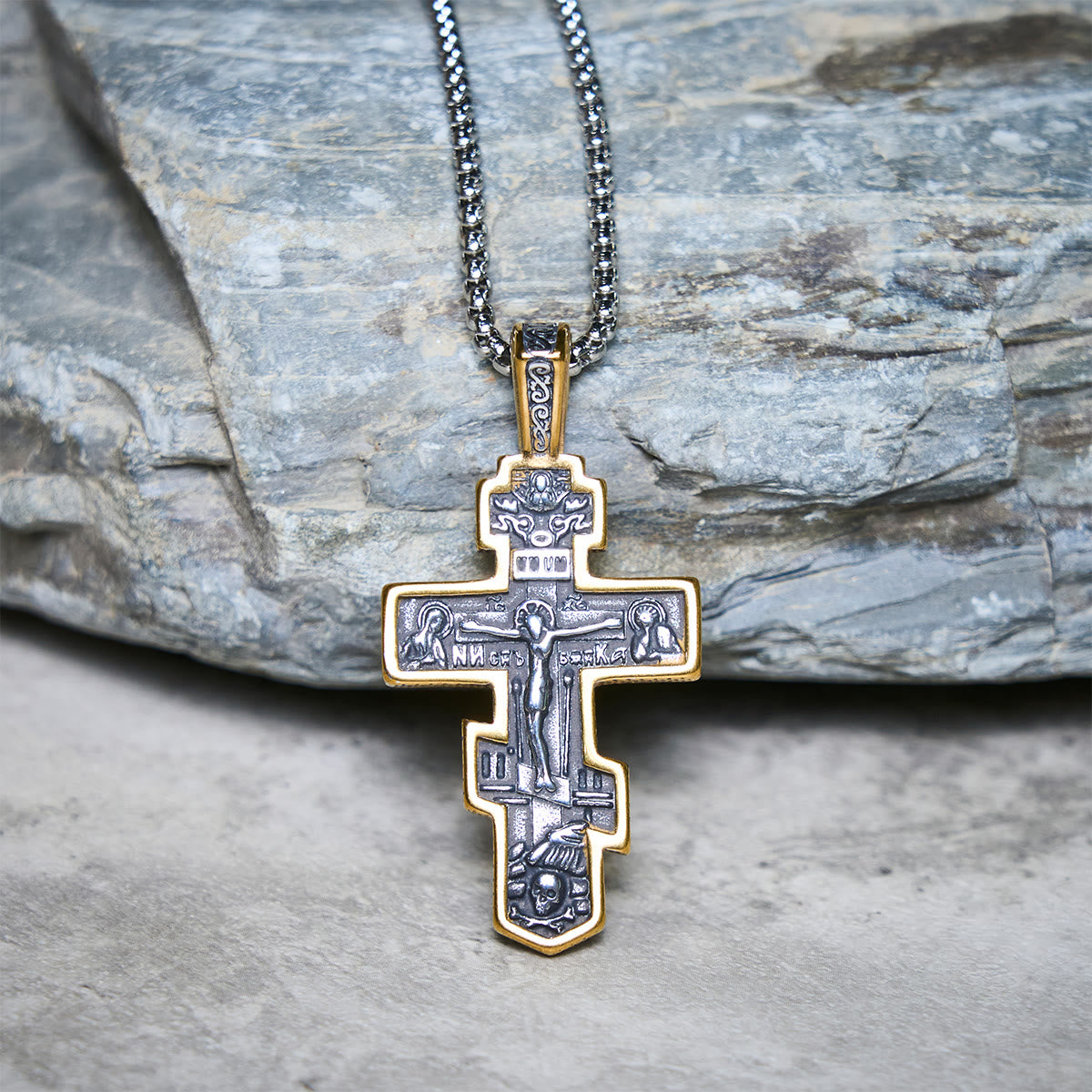 Collar de Crucifijo Ortodoxo de Dos Colores con Profundo Significado Espiritual