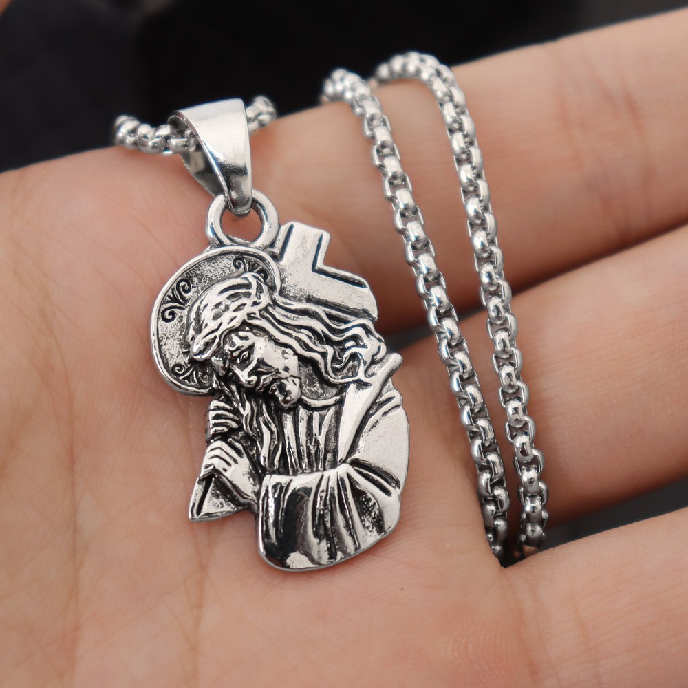 Collar con Colgante de Cruz Clásico de Jesús con Corona de Espinas: El Alma se Encuentra con la Bendición