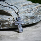 Collar de Cruz Ortodoxa Sagrada de Acero de Titanio Vintage con Script Religioso
