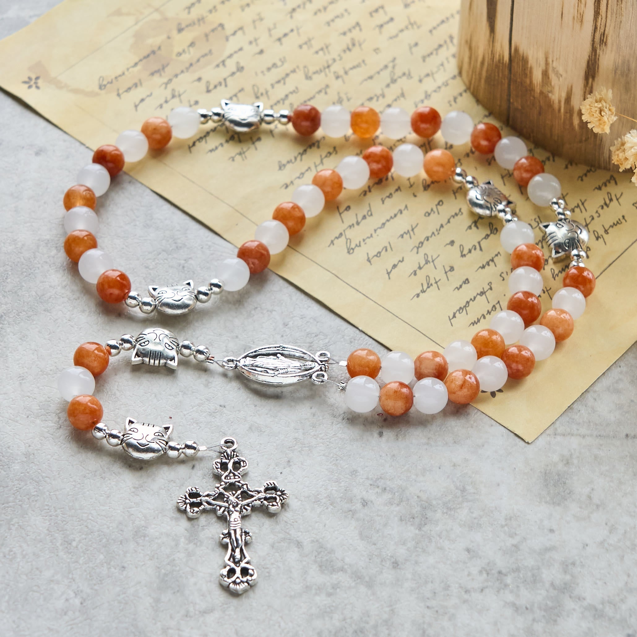 Pulsera de Cuarzo Naranja y Blanco con Caras de Gato, Rosario Animal de Acero Inoxidable