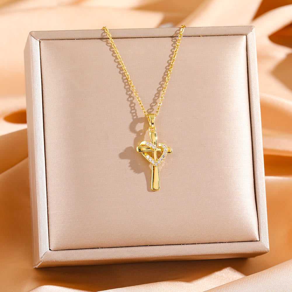 Collar de Corazón y Cruz de Doble Tono con Zircones: Fusión de Amor y Fe