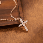 Pacto de la Corona y la Cruz: Collar Moderno de Cruz Coronada en Fe con Tarjeta de Regalo