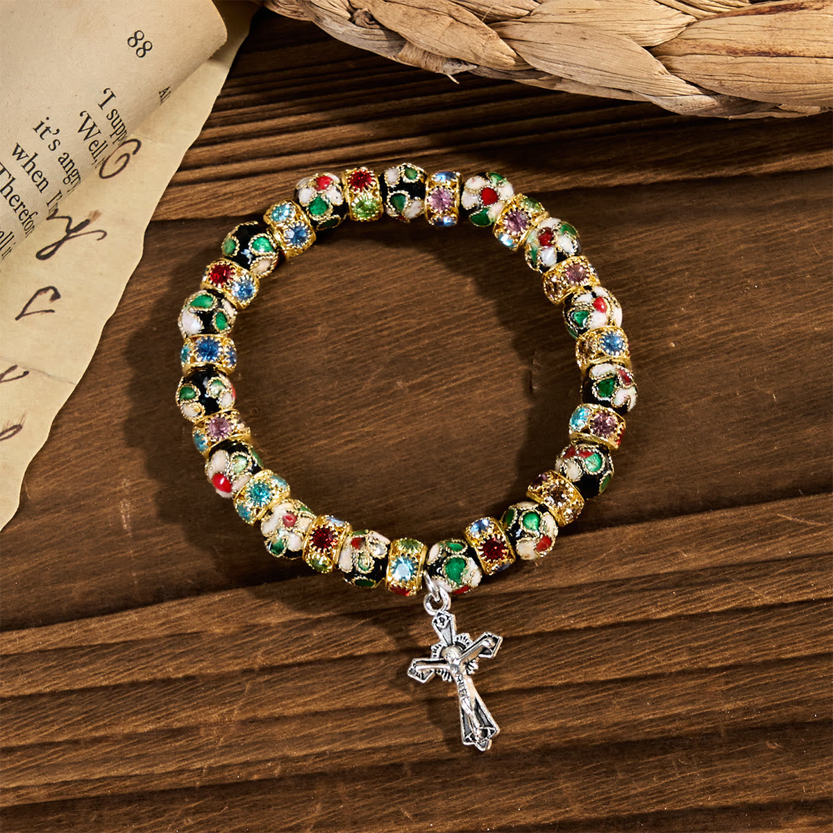 Pulsera de Fe Atemporal con Cuentas de Cloisonné Hechas a Mano: Un Testimonio de la Presencia de Cristo