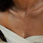 Collar de Cruz Moderno Coronado en Fe, Pendientes