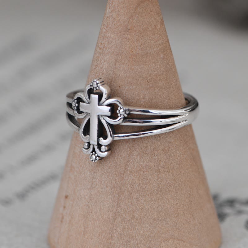Anillo Ornamental de Cruz Estilo Catedral en Plata Esterlina con Scrolls Florales