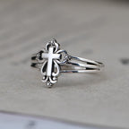 Anillo Ornamental de Cruz Estilo Catedral en Plata Esterlina con Scrolls Florales