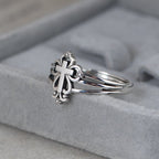 Anillo Ornamental de Cruz Estilo Catedral en Plata Esterlina con Scrolls Florales