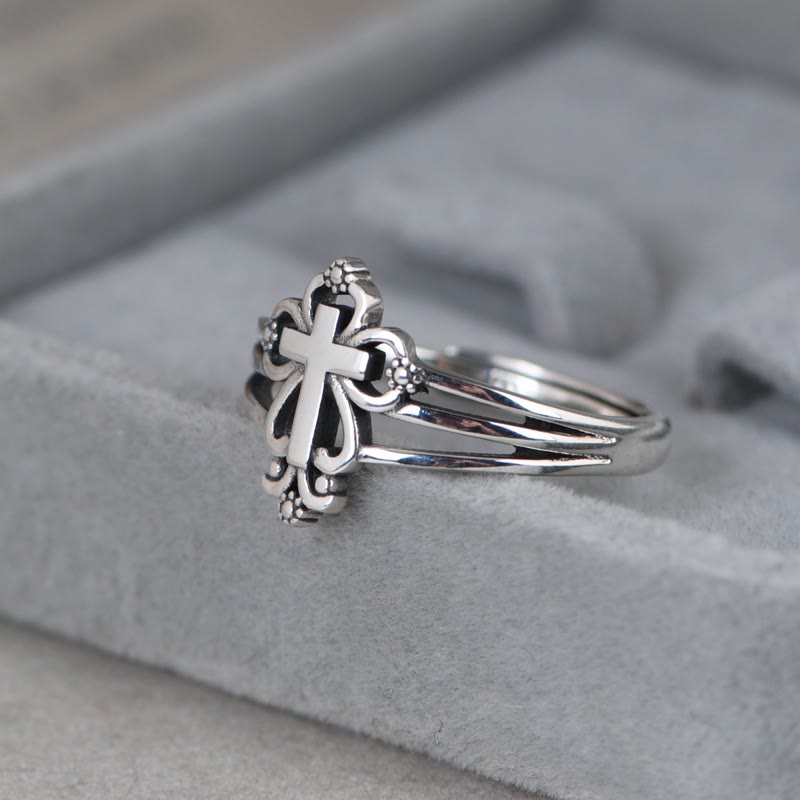 Anillo Ornamental de Cruz Estilo Catedral en Plata Esterlina con Scrolls Florales