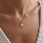 Collar con Colgante de Cruz Geométrica en Tonos Pastel