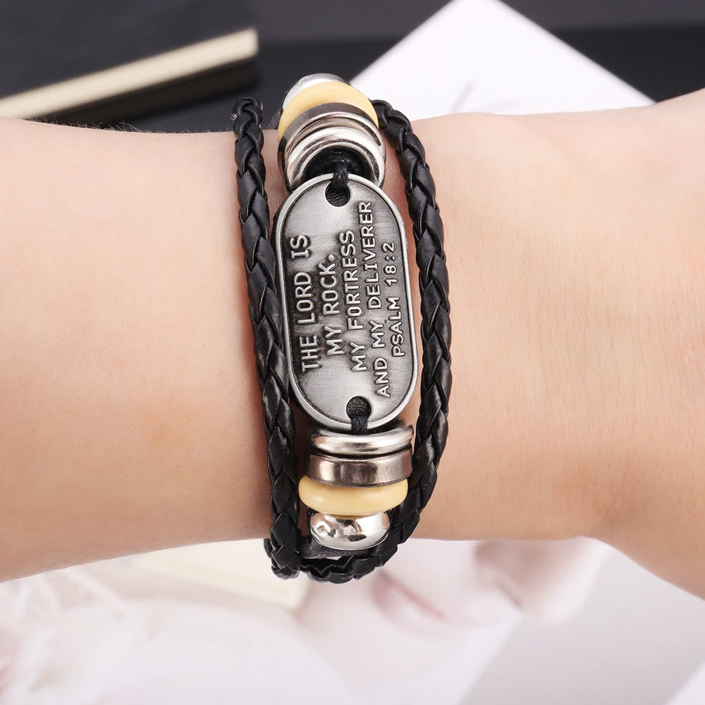 Pulsera de Cuero Trenzado Hecha a Mano con Inscripción del Salmo 18:2