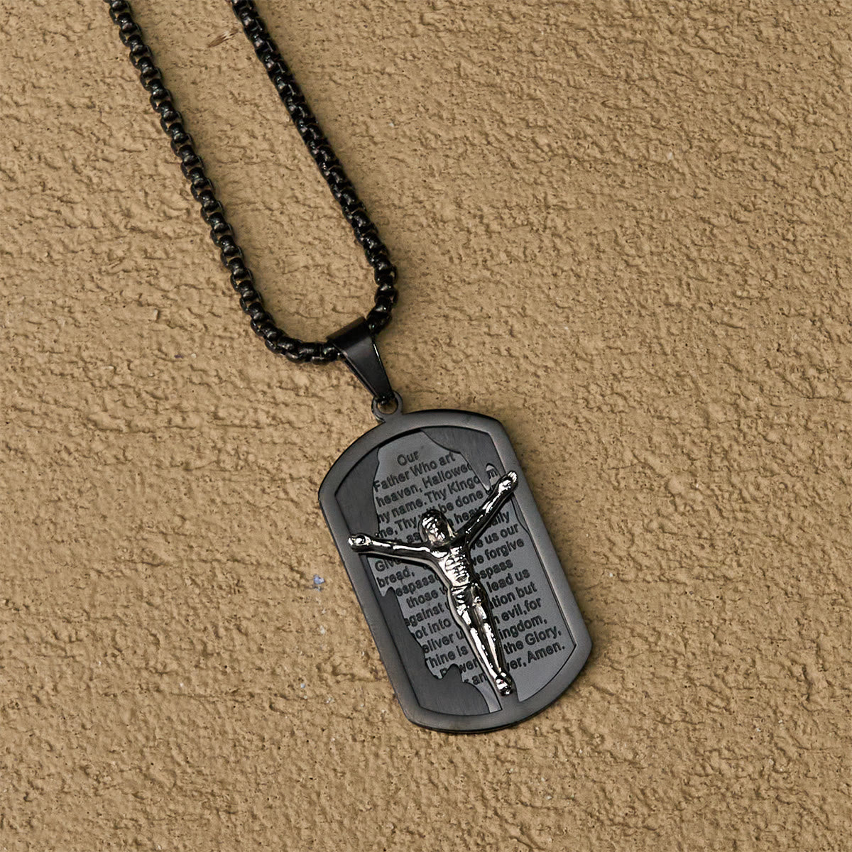 Collar Crucifijo de Oración del Señor Moderno en Capas: Devoción Multicolor