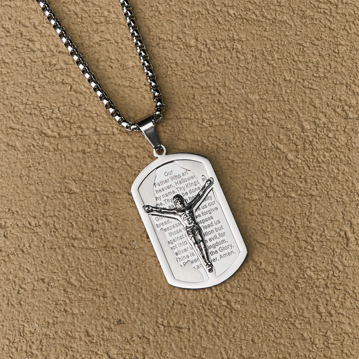 Collar Crucifijo de Oración del Señor Moderno en Capas: Devoción Multicolor