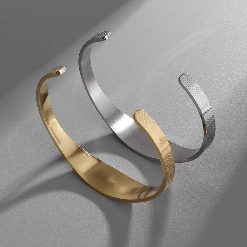 Pulsera Cuff de Paz y Protección de San Benito en Dorado y Plateado