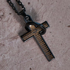 Collar con Colgante de Cruz de Anillo Interconectado: Estilo Audaz, Significado Sagrado