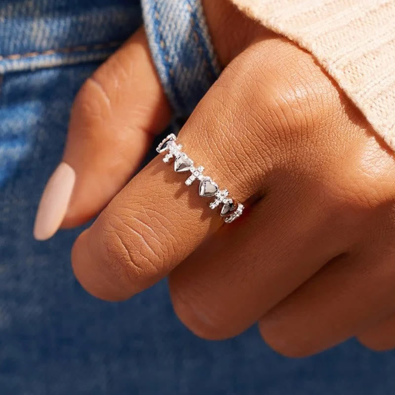 Anillo de Fe con Corazón y Circonitas: Elegancia Minimalista con Significado Espiritual