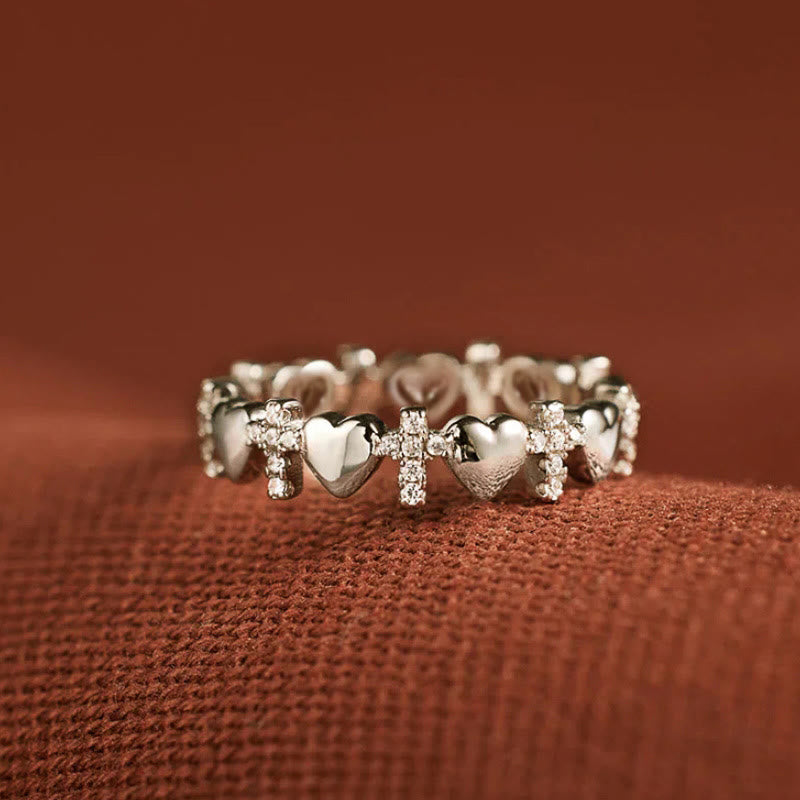 Anillo de Fe con Corazón y Circonitas: Elegancia Minimalista con Significado Espiritual
