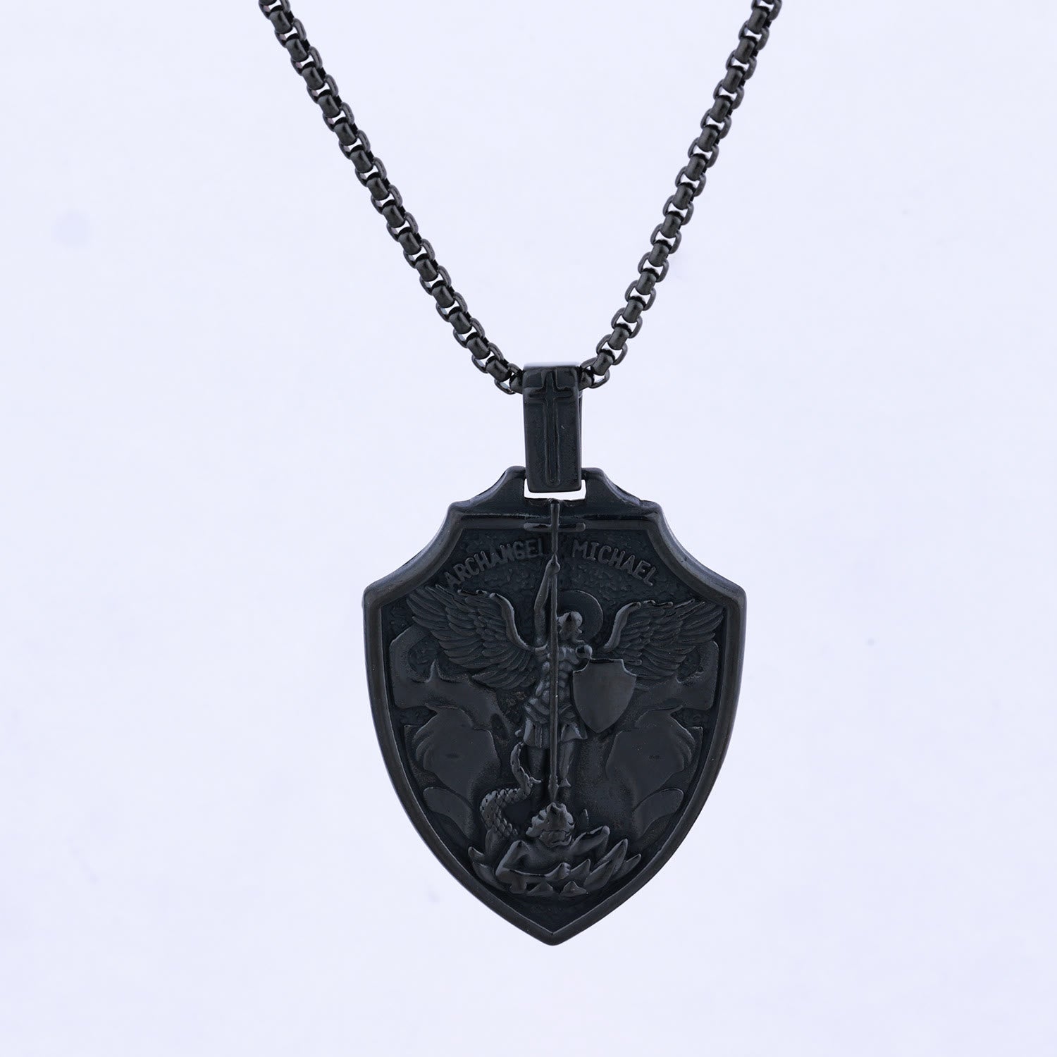 Colgante en Forma de Escudo del Arcángel Miguel: Fe y Protección para el Uso Diario