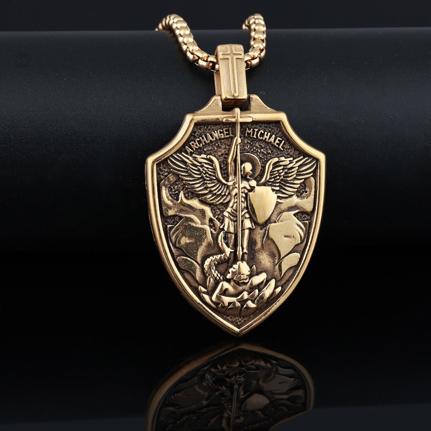 Colgante de Escudo del Arcángel Miguel: Fe y Protección para Uso Diario