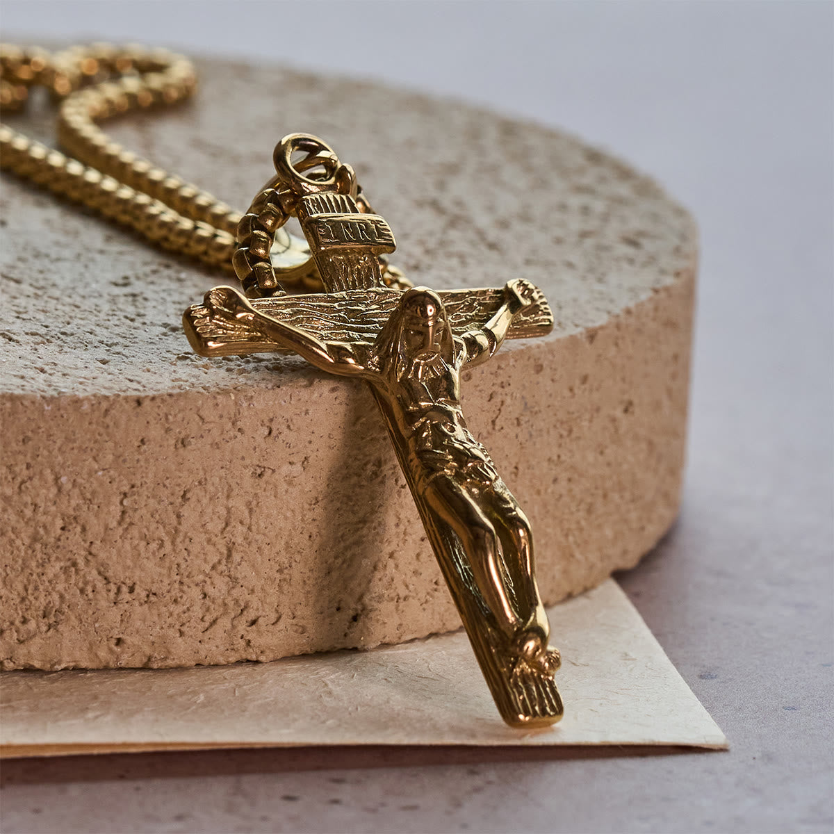 Collar con Colgante de Crucifijo