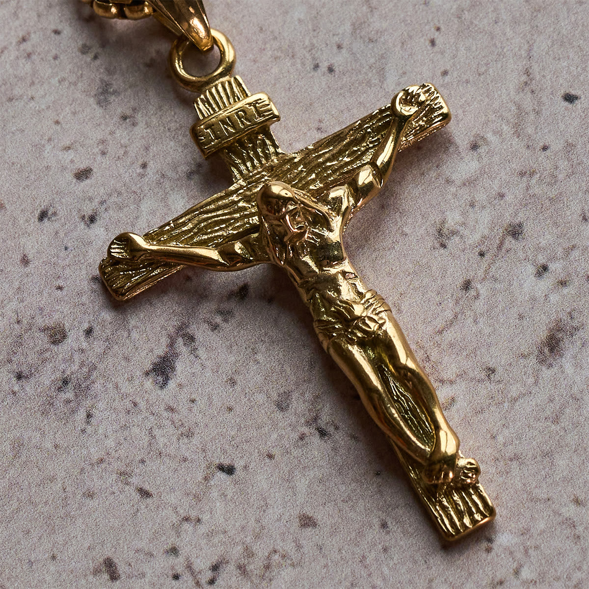 Collar con Colgante de Crucifijo