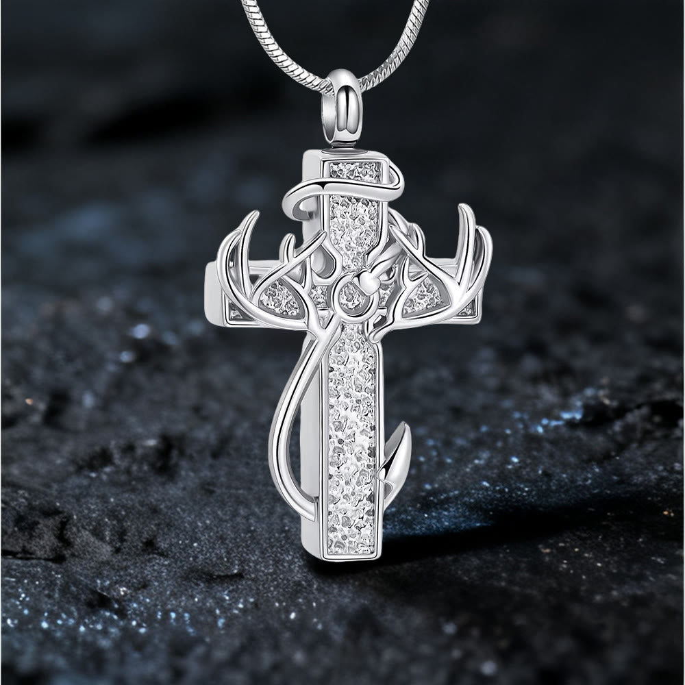 Collar con Colgante de Cruz de Caza y Pesca: Fe y Devoción Espiritual al Aire Libre