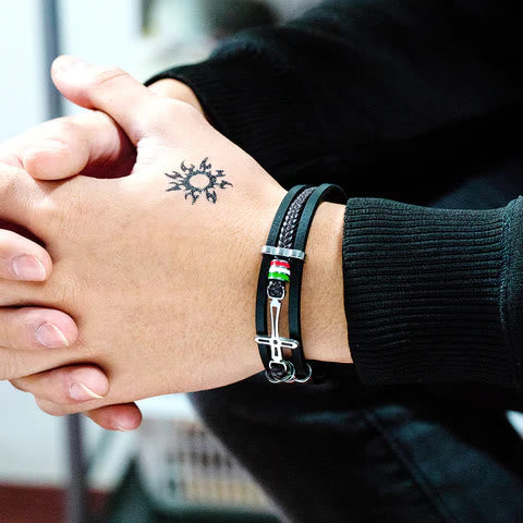 Pulsera de Cuero con Cruz: Fe Robusta y Devoción Estilosa para el Uso Diario