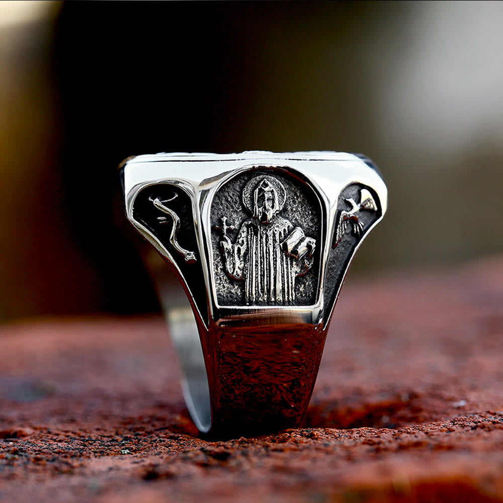 Anillo de Fe Cruz de San Benito: Un Símbolo de Regalo Amoroso
