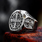 Anillo de Fe Cruz de San Benito: Un Símbolo de Regalo Amoroso