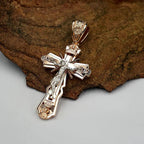 Collar de Cruz Cristiana: Historia Sacrificial y Adorno Atemporal