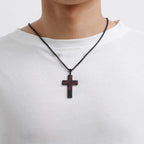 Collar Cruz con Costura de Béisbol: Devoción Atlética y Cita Inspiradora