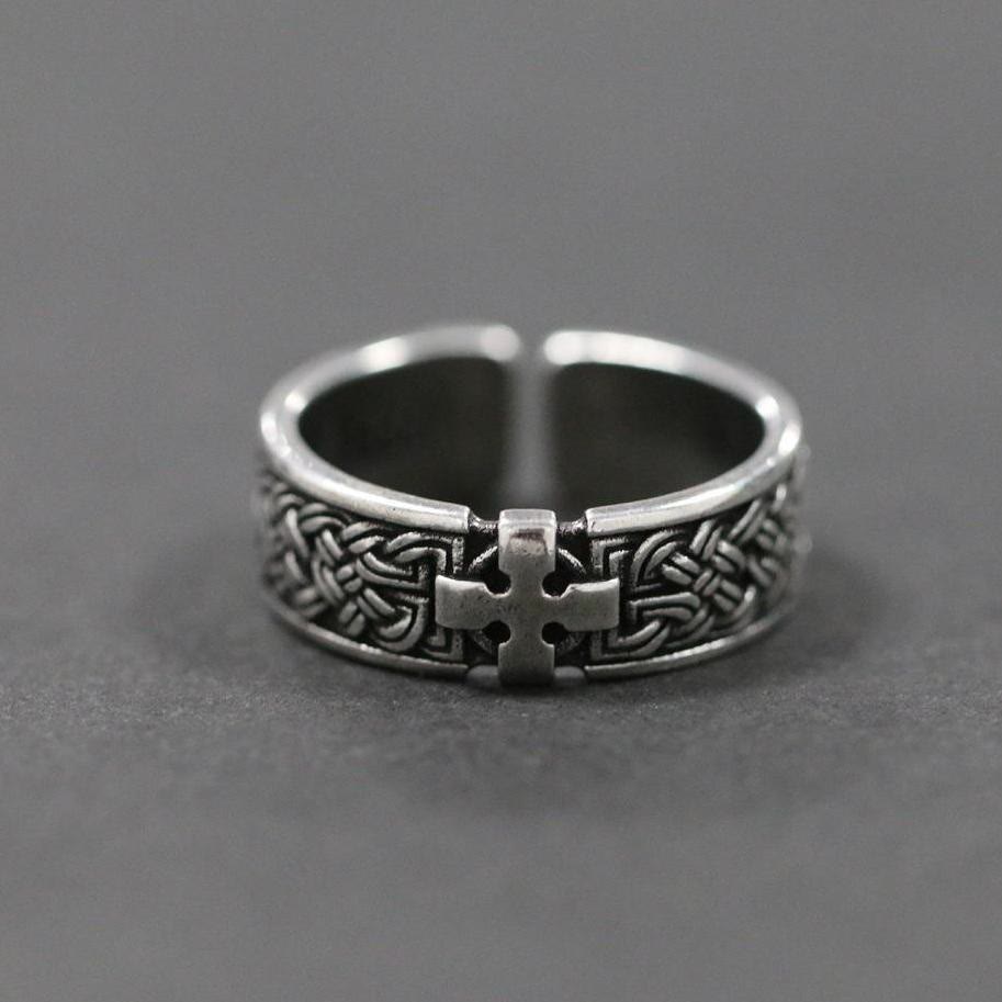 Anillo Cruz Celta: Fe Atemporal y Devoción Intrincada